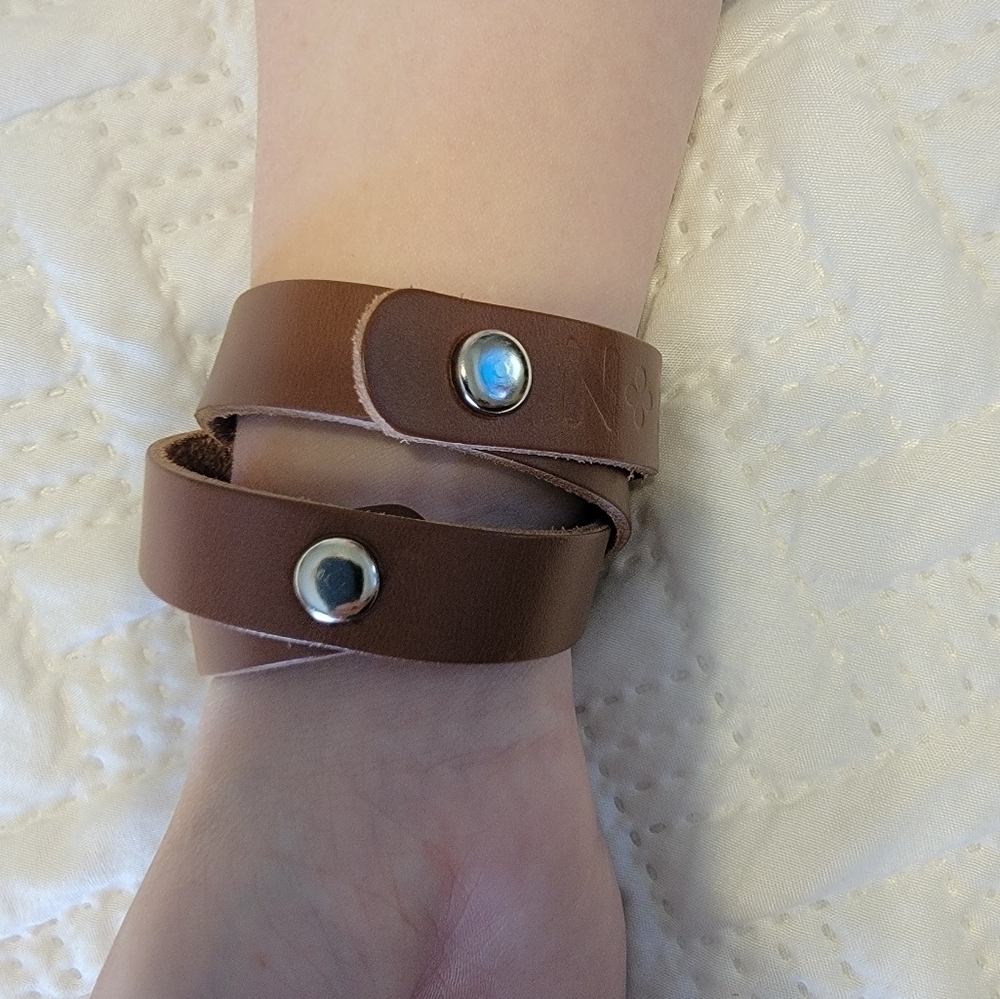 Nickel &  Suede leather wrap bracelet - Picture 2 of 4